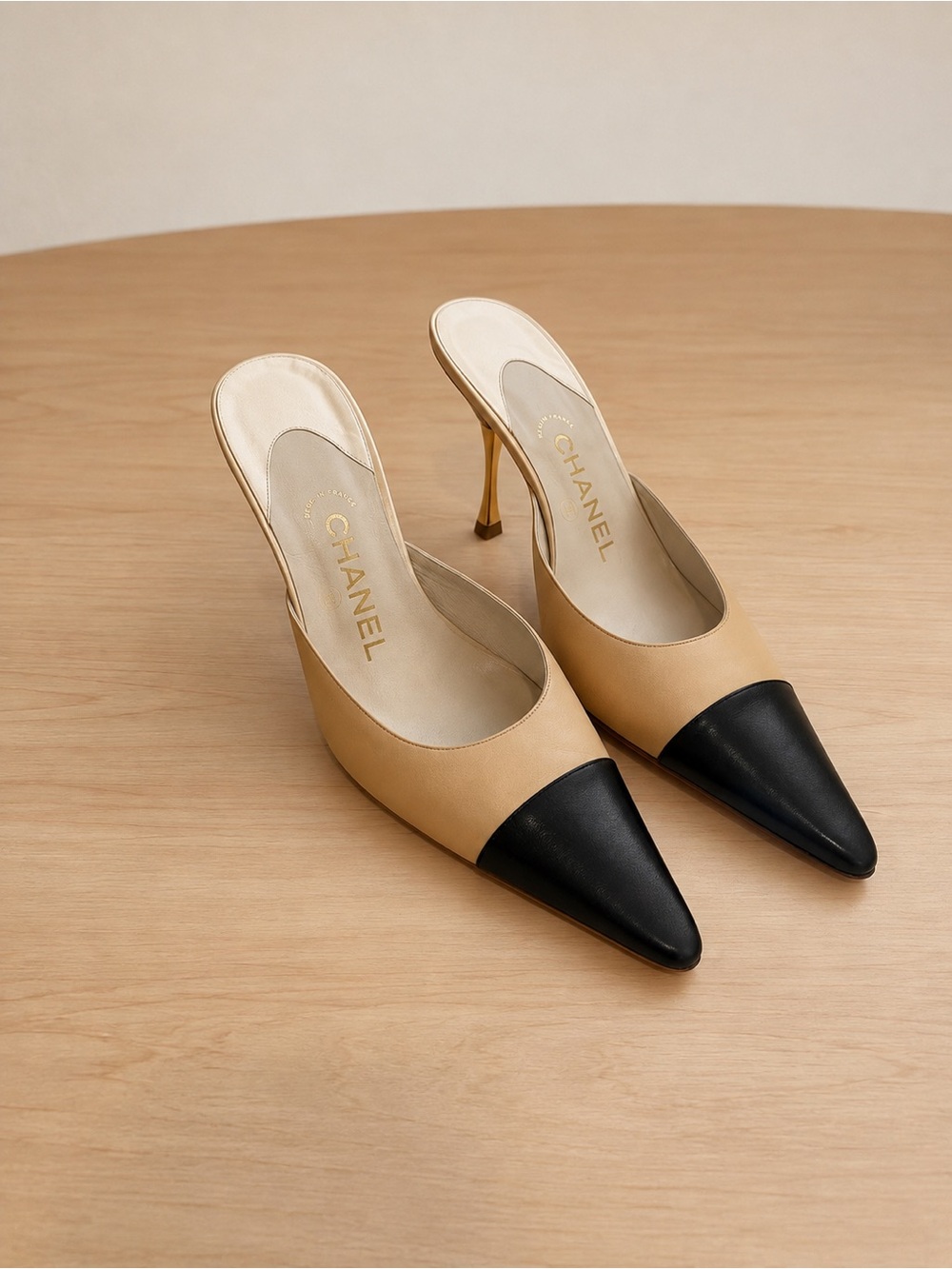 Vintage CHANEL Beige with Black Pointed Toe Mule Heels size 38.5 - Picture 1 of 12